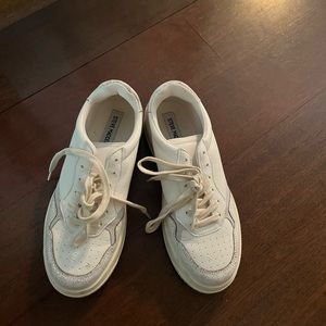 Steve Madden sneaker